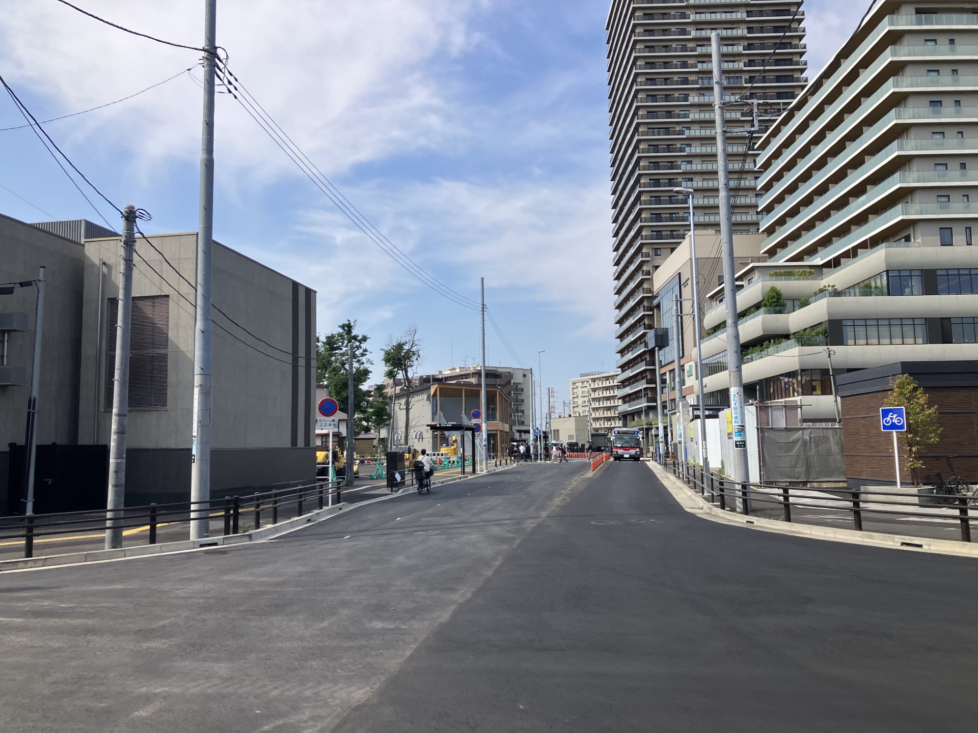 新綱島駅バス停裏
